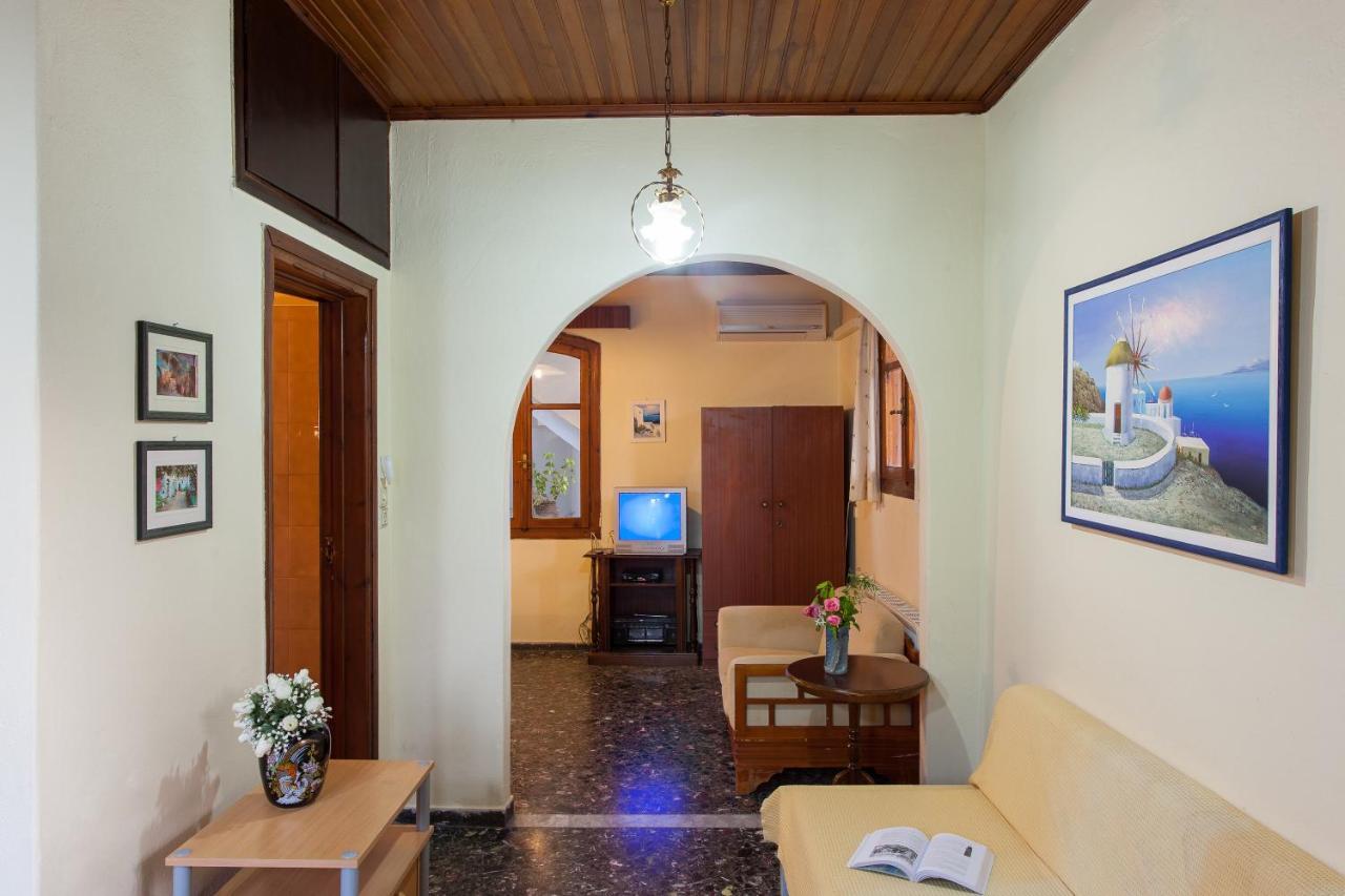 Esperia Apartments พลาตาเนส ภายนอก รูปภาพ