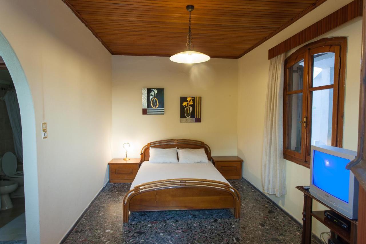Esperia Apartments พลาตาเนส ภายนอก รูปภาพ