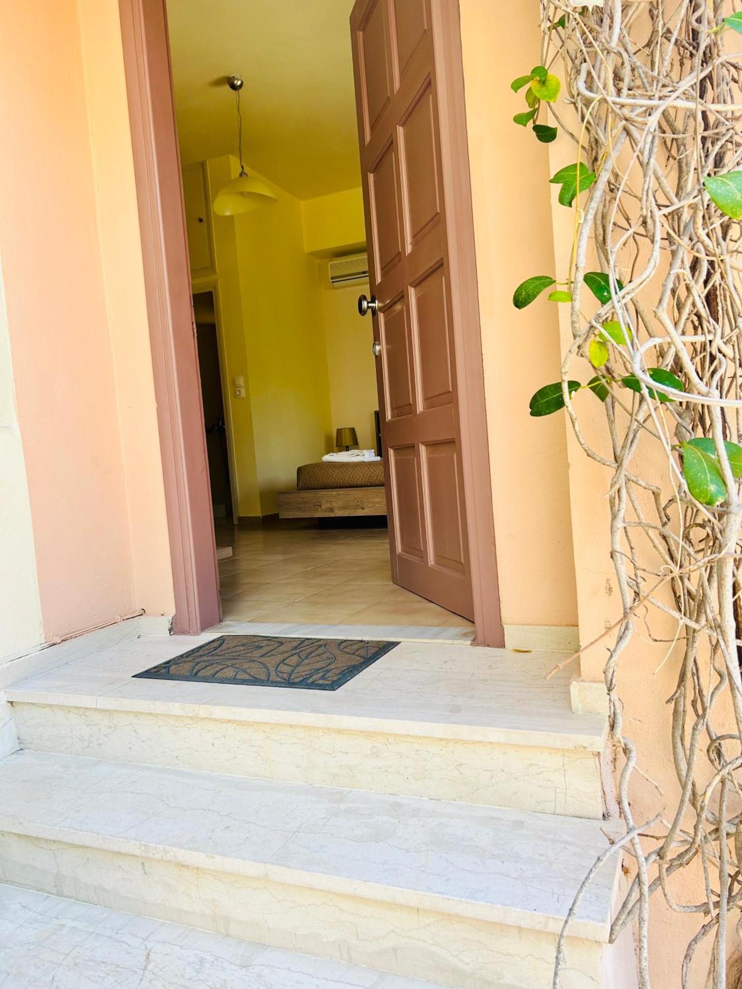 Esperia Apartments พลาตาเนส ภายนอก รูปภาพ