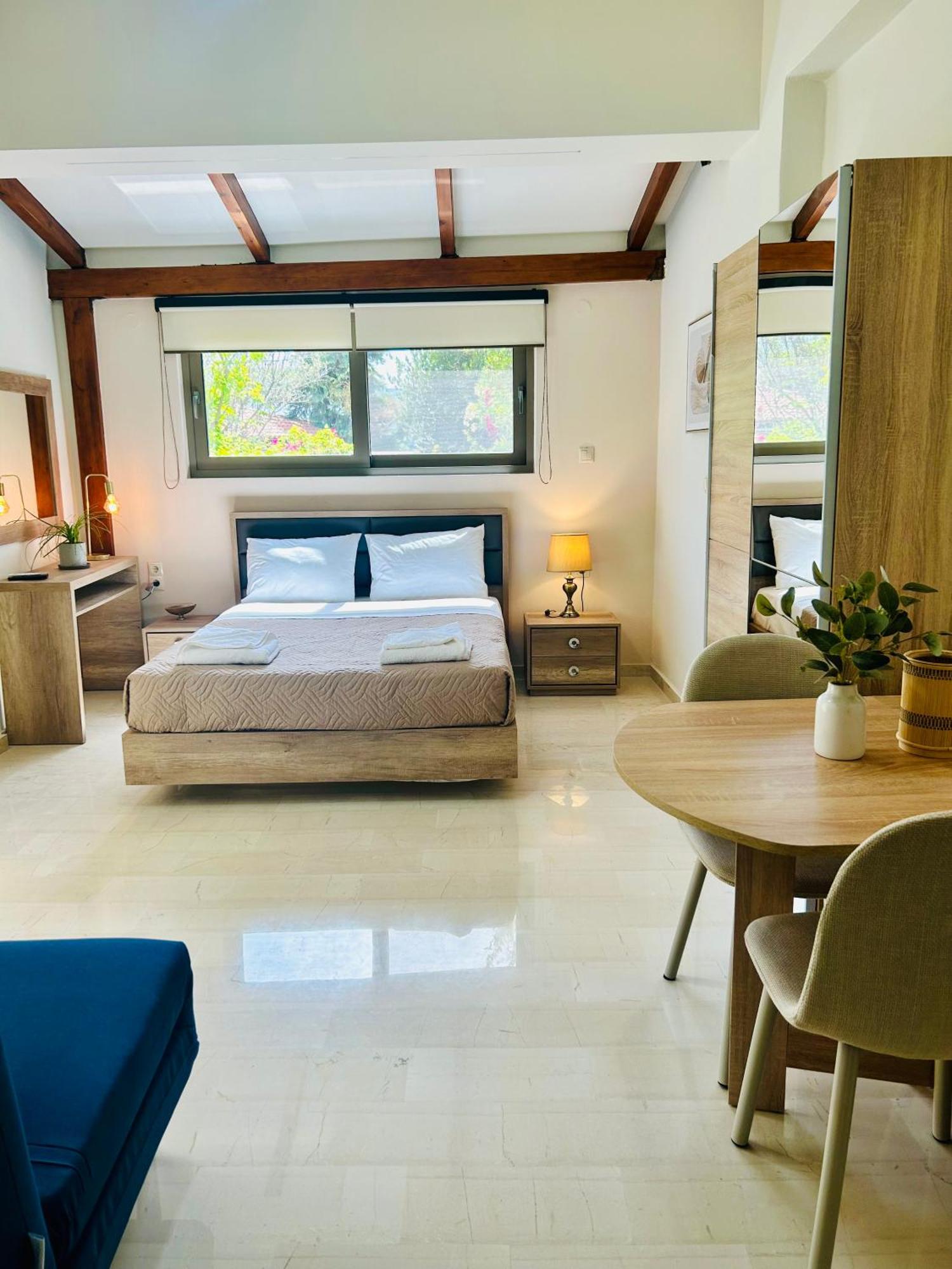 Esperia Apartments พลาตาเนส ภายนอก รูปภาพ