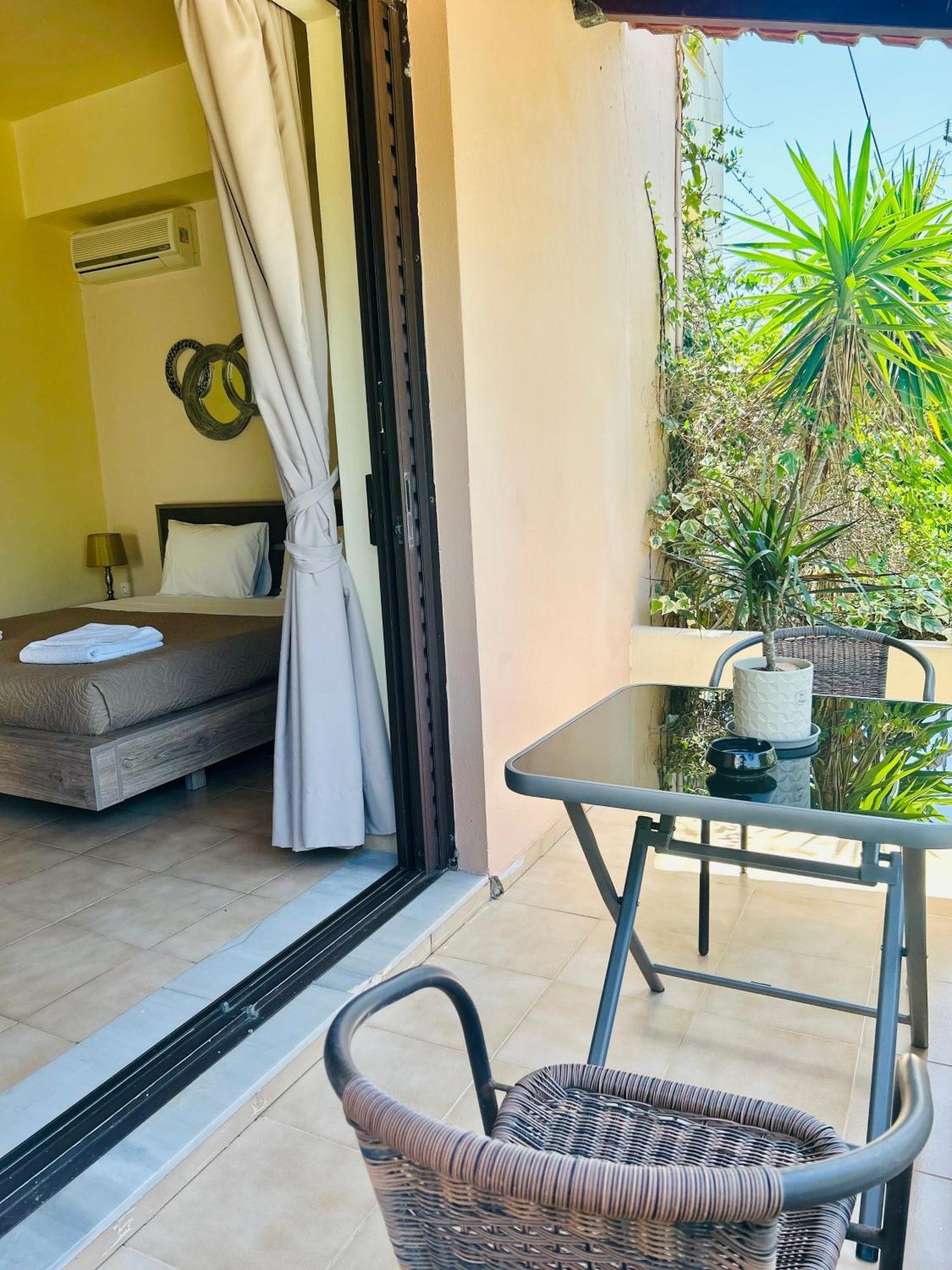 Esperia Apartments พลาตาเนส ภายนอก รูปภาพ