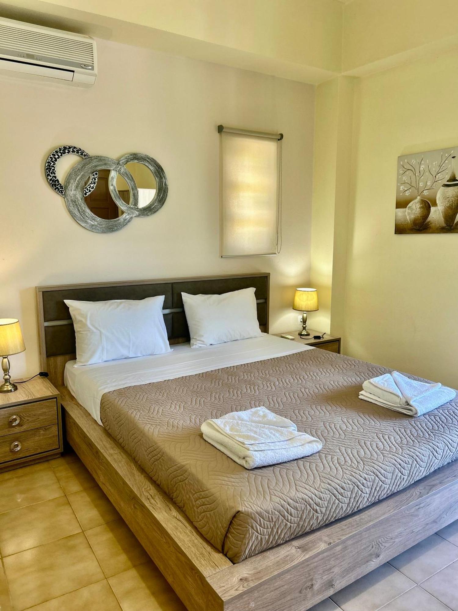 Esperia Apartments พลาตาเนส ภายนอก รูปภาพ